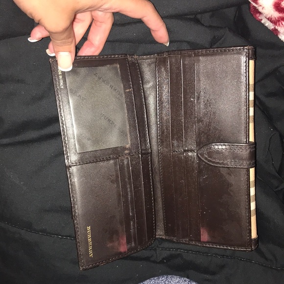 Burberry wallet. - Picture 2 of 5